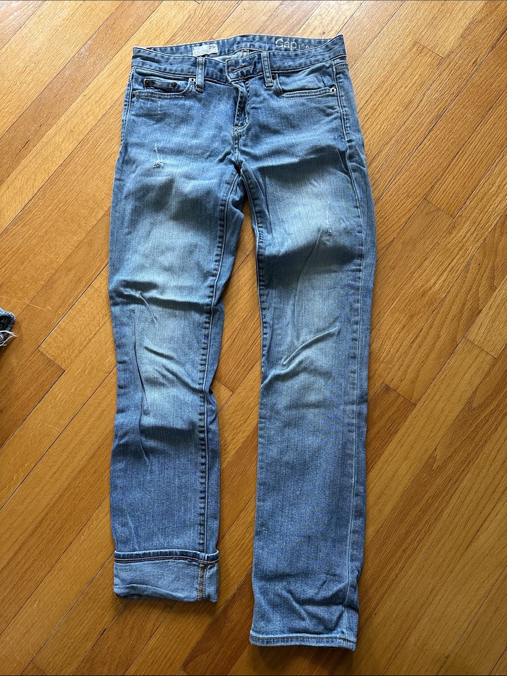 GAP Women's Light Blue Straight lightly distressed jeans